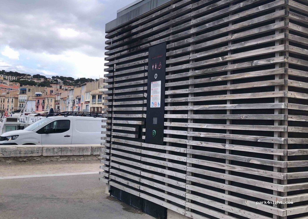 (13260) Cassis - Quai ST Pierre — foto