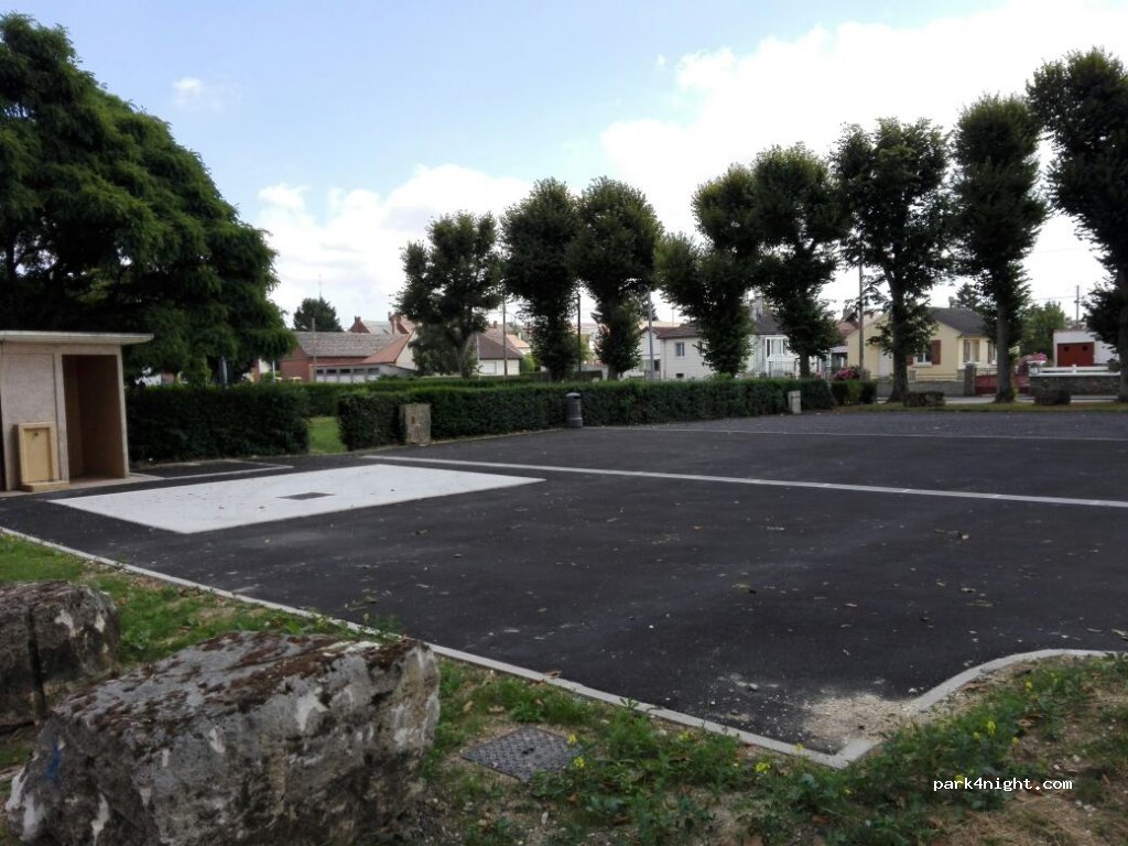 (60210) Grandvilliers - 5-6 Place de la Censé — foto