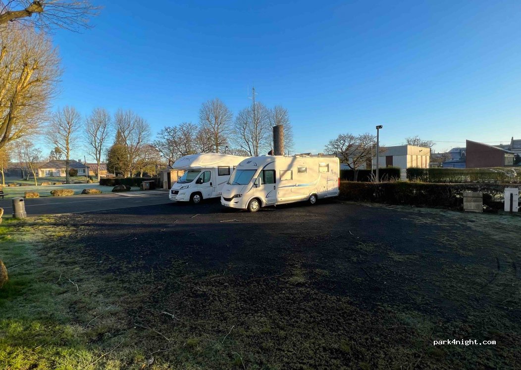 (60210) Grandvilliers - 5-6 Place de la Censé — foto 2