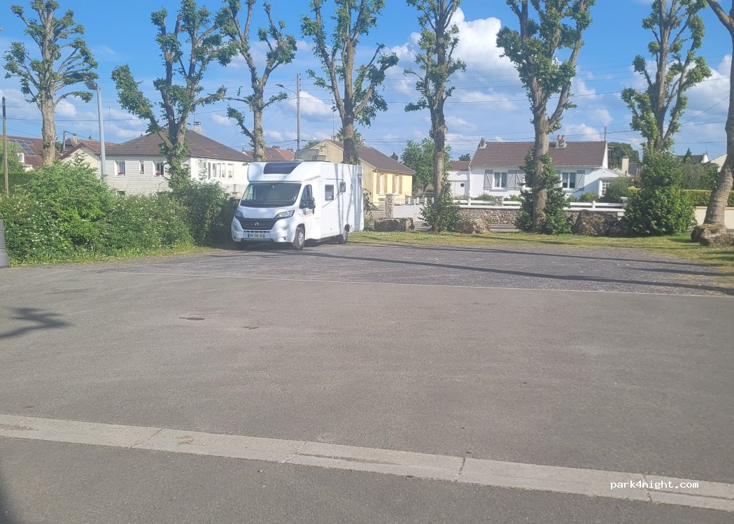 (60210) Grandvilliers - 5-6 Place de la Censé — foto 5