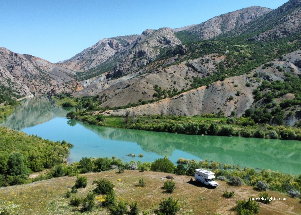 (24600) Sandık - Unnamed Road — foto