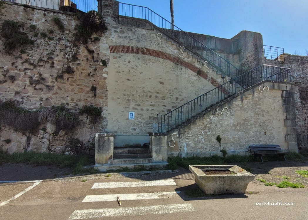 (89200) Avallon - Rue de la Font Neuve — foto