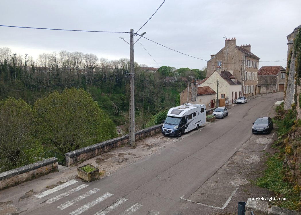 (89200) Avallon - Rue de la Font Neuve — foto 3