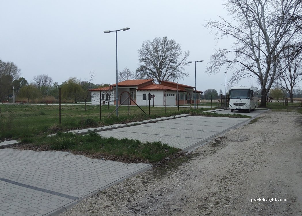 (6400) Kiskunhalas - 23 Kőrösi út — foto