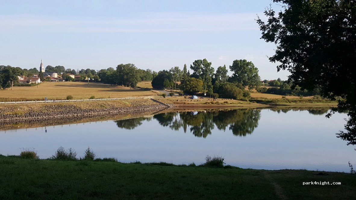 (16310) Lésignac-Durand - Pré de la Moulde — foto