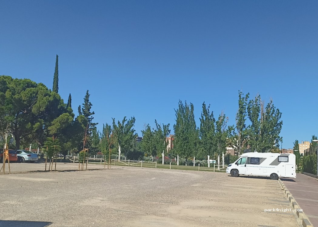 (50015) Zaragoza - 2 Calle de Violeta Parra — foto 2