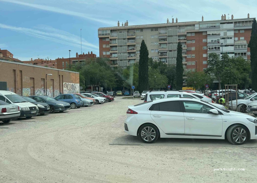 (50015) Zaragoza - 2 Calle de Violeta Parra — foto 3