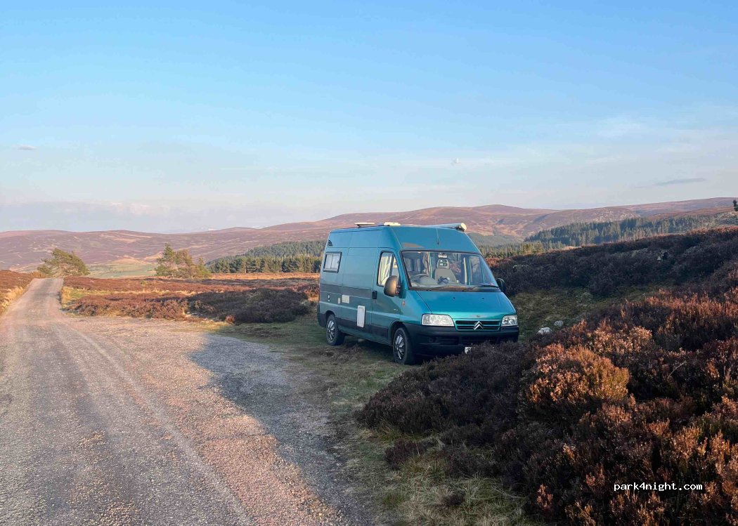 (IV13 7YA) Inverness - Unnamed Road — foto 3
