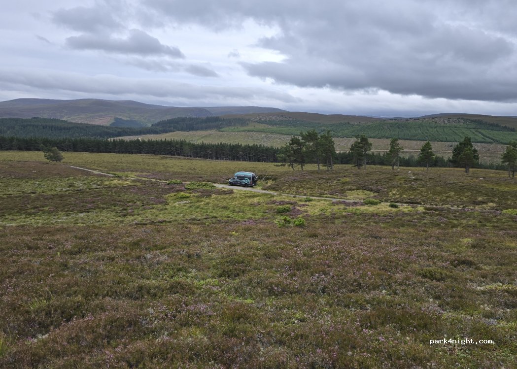 (IV13 7YA) Inverness - Unnamed Road — foto 4