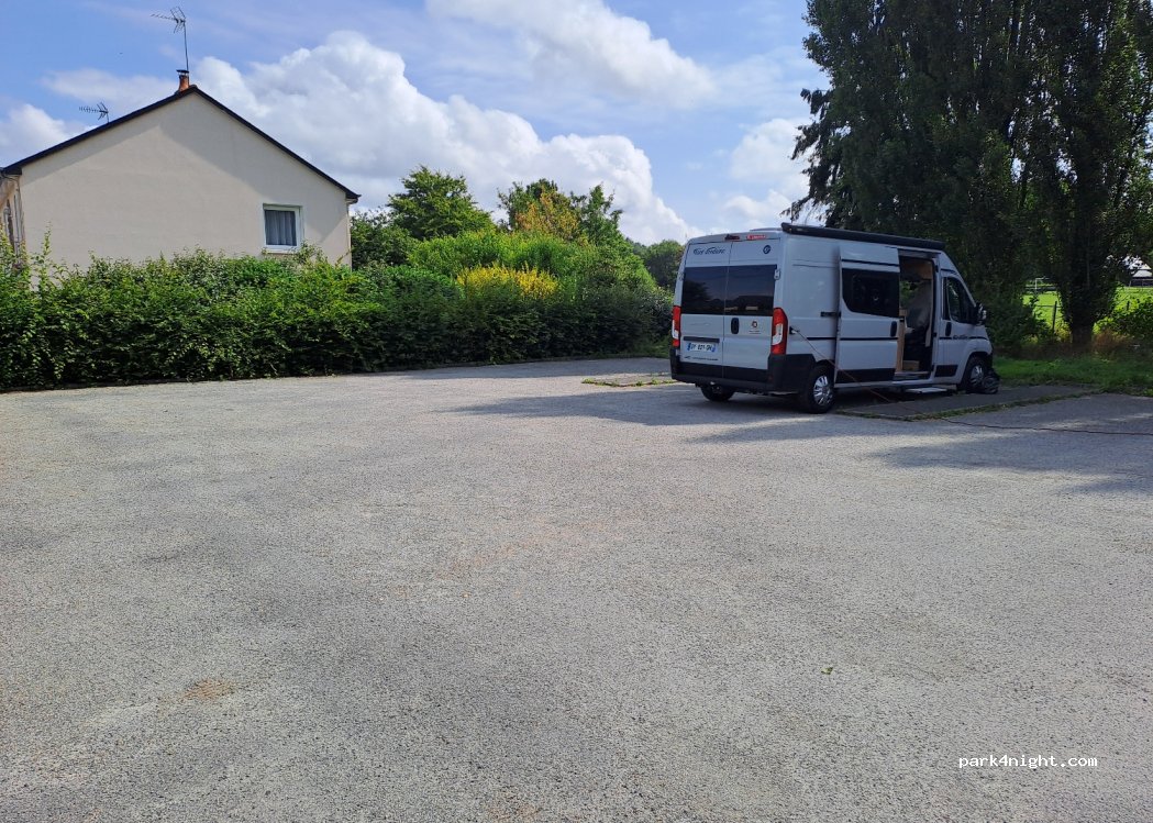 Aire de camping-car Val-d'Izé — foto 4
