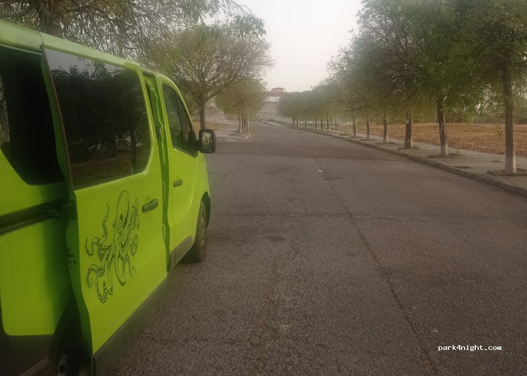 (06010) Badajoz - 2 Calle de la Violeta — foto 2