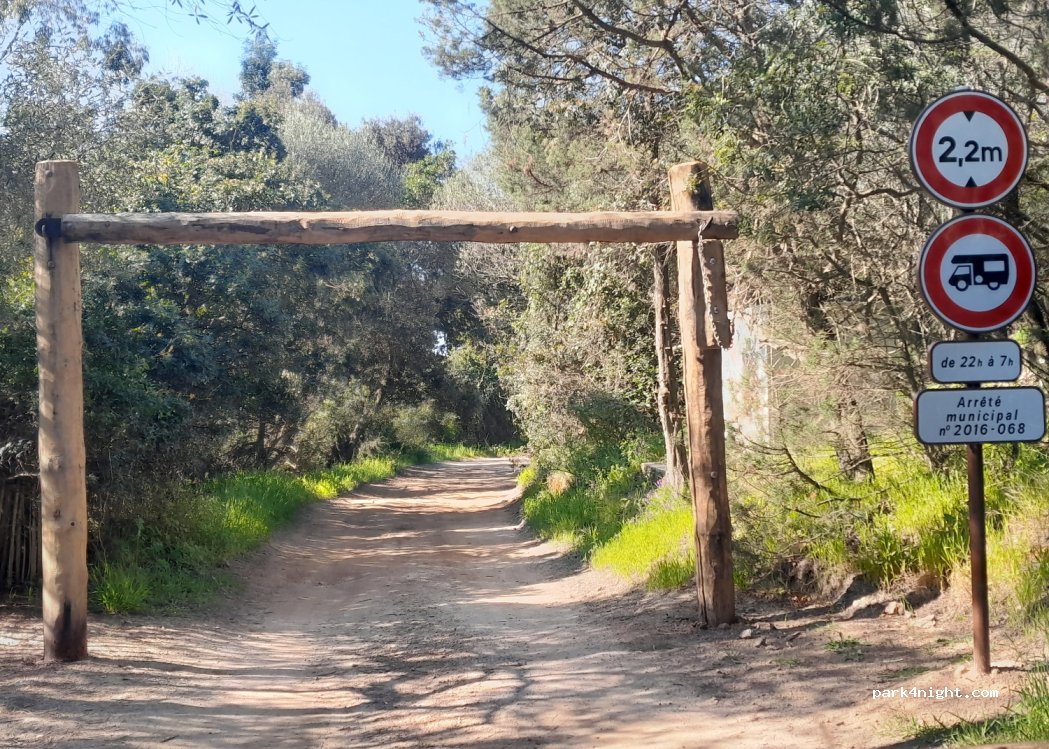 (20100) Sartène - Unnamed Road — foto