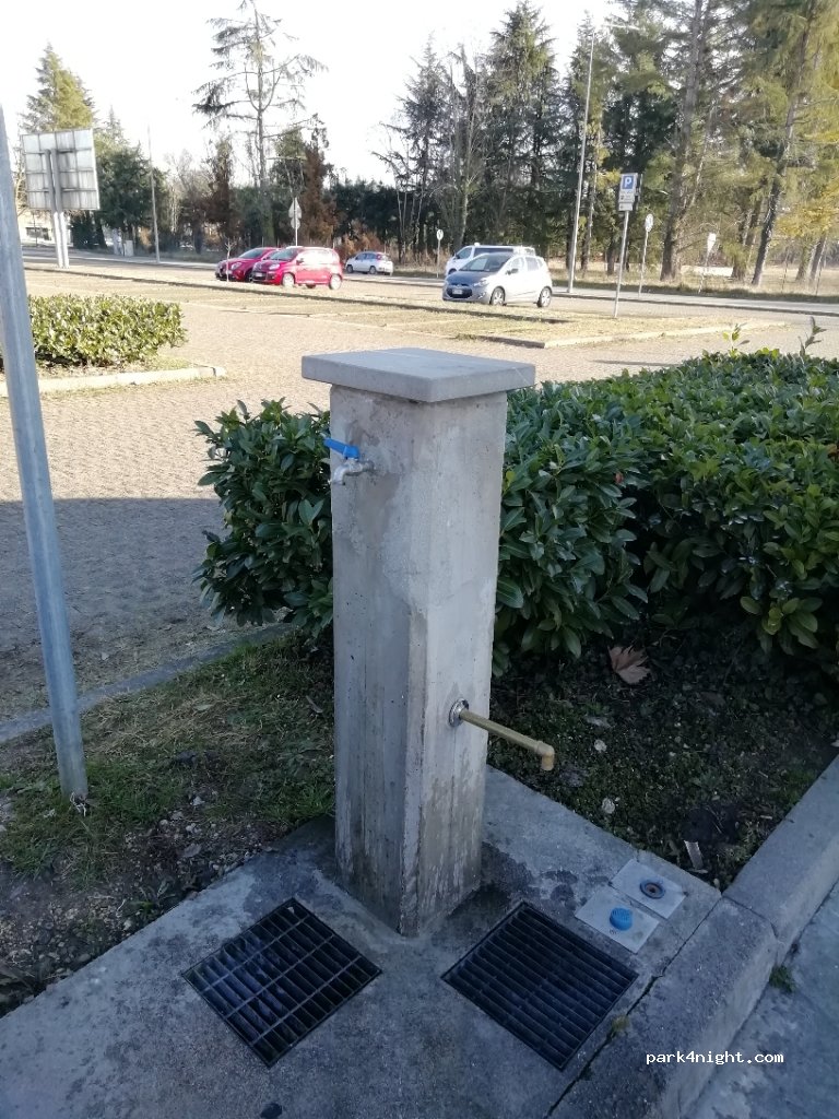 Area Sosta Camper Udine — foto