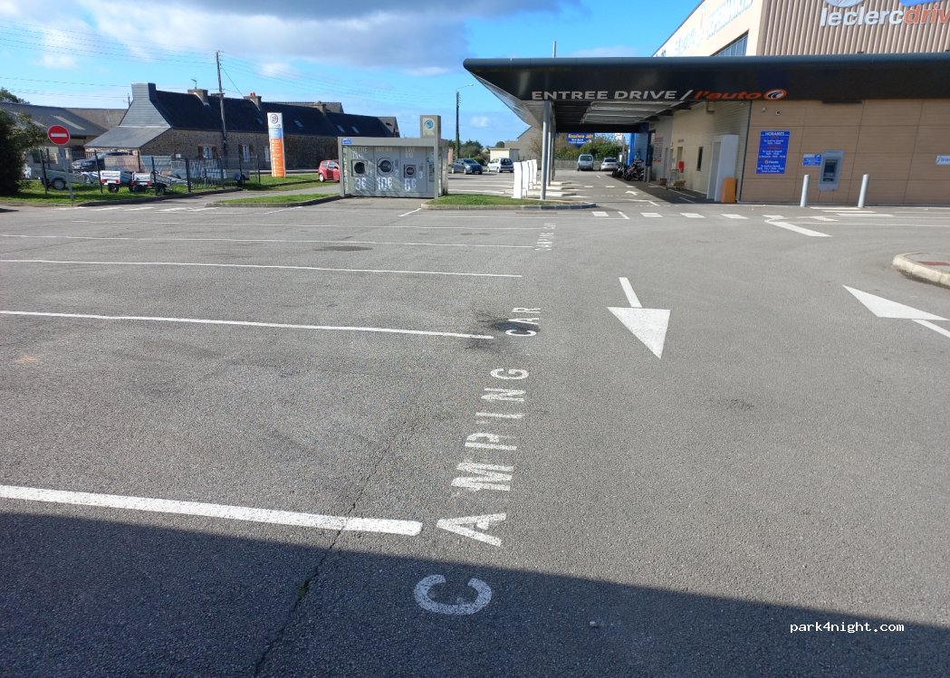 Aire de services camping-car Crozon — foto 2