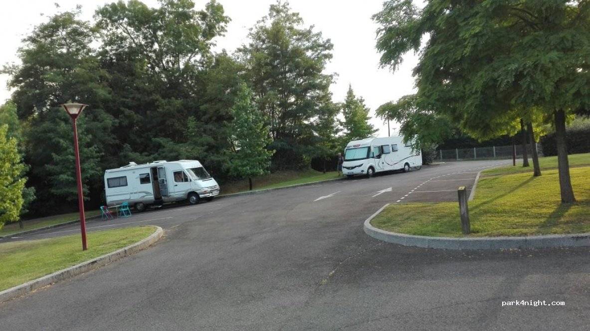 (64300) Sault-de-Navailles - 84 Place de l'Église — foto