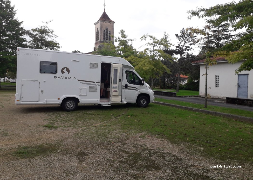 (64300) Sault-de-Navailles - 84 Place de l'Église — foto 2