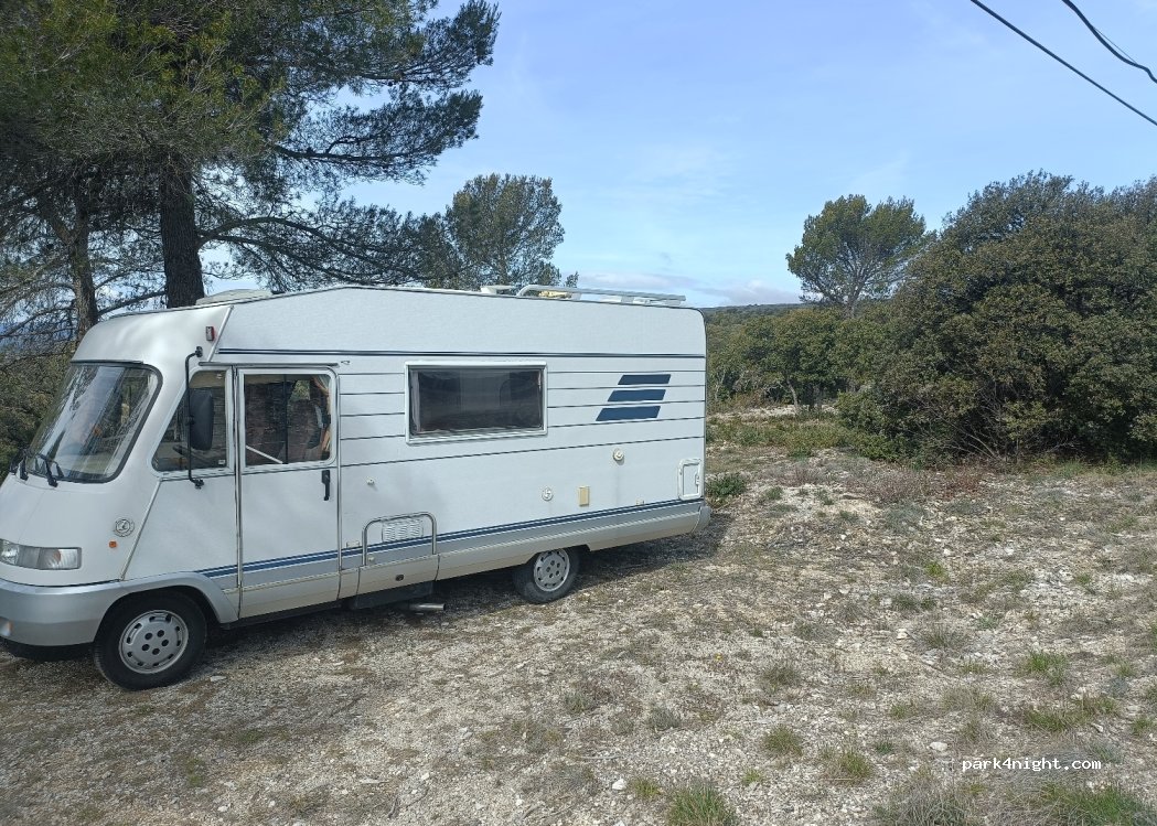 (84490) Saint-Saturnin-lès-Apt - — foto 2