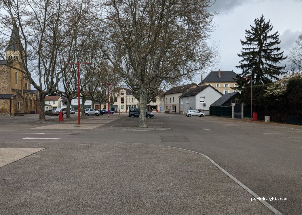 (71130) Gueugnon - 11 Place de l'Église — foto