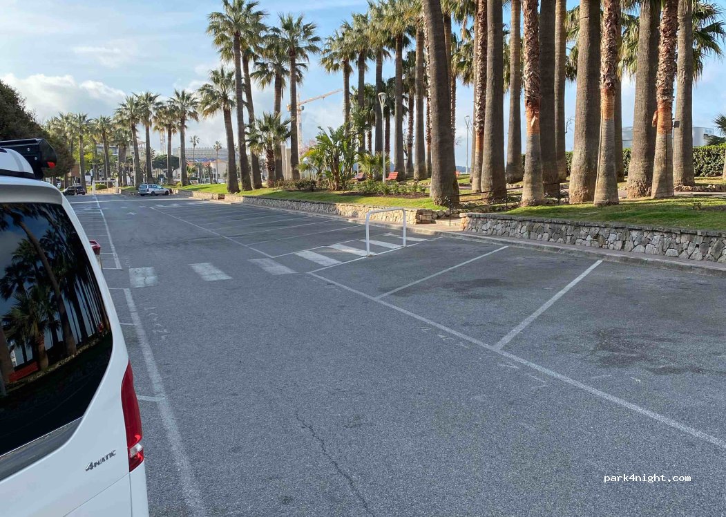 (06400) Cannes - 1196 Boulevard de la Croisette — foto 2