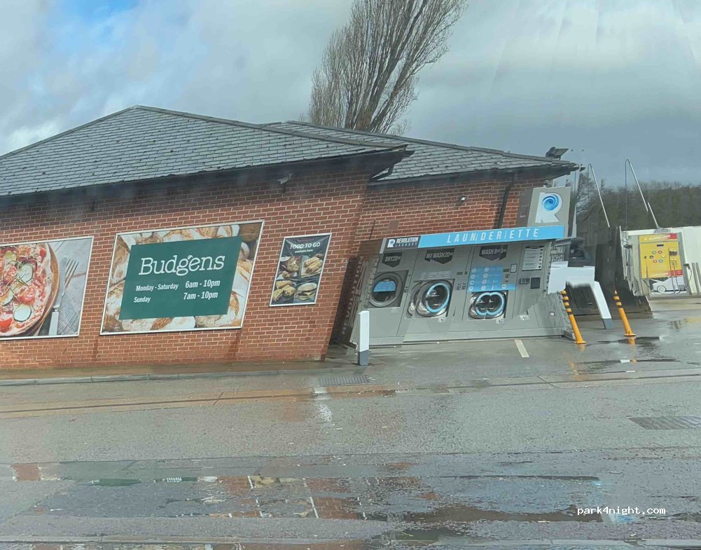 (NN7 4GA) Weedon Bec - 1 High Street — foto
