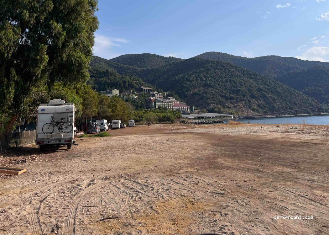 (630 82) Stratoni - Unnamed Road — foto