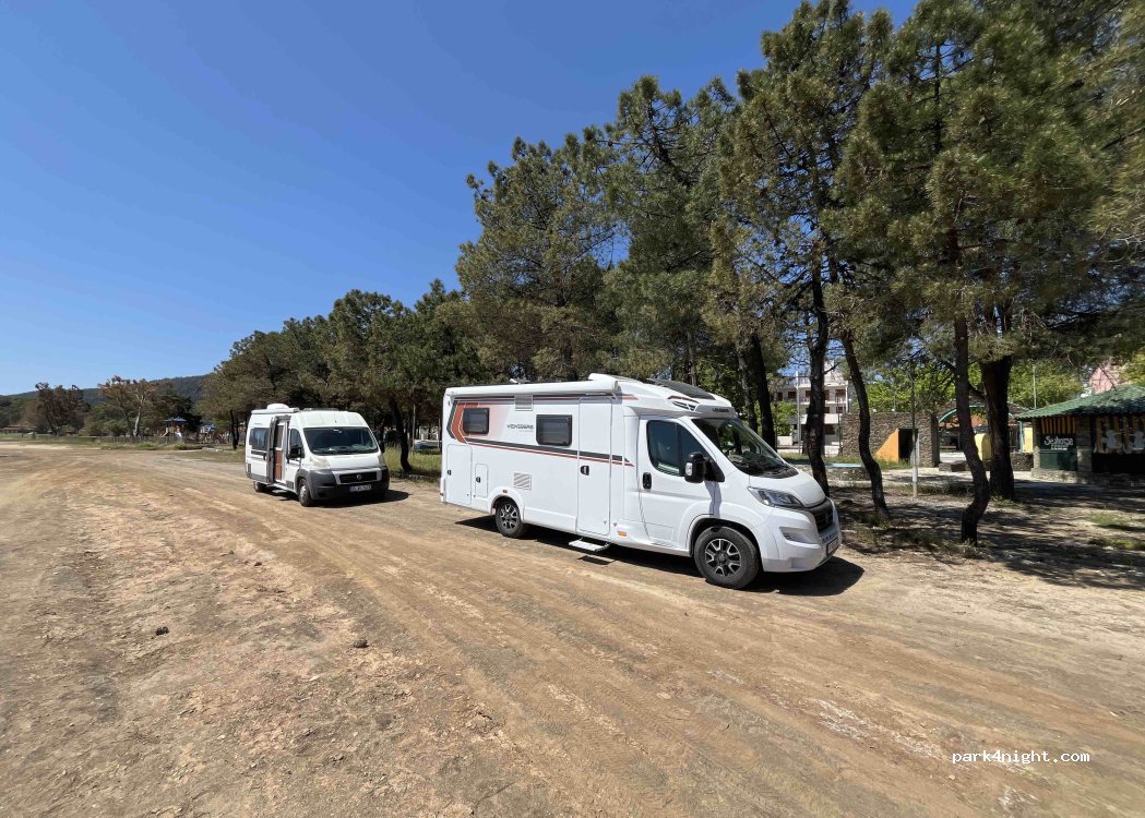 (630 82) Stratoni - Unnamed Road — foto 3