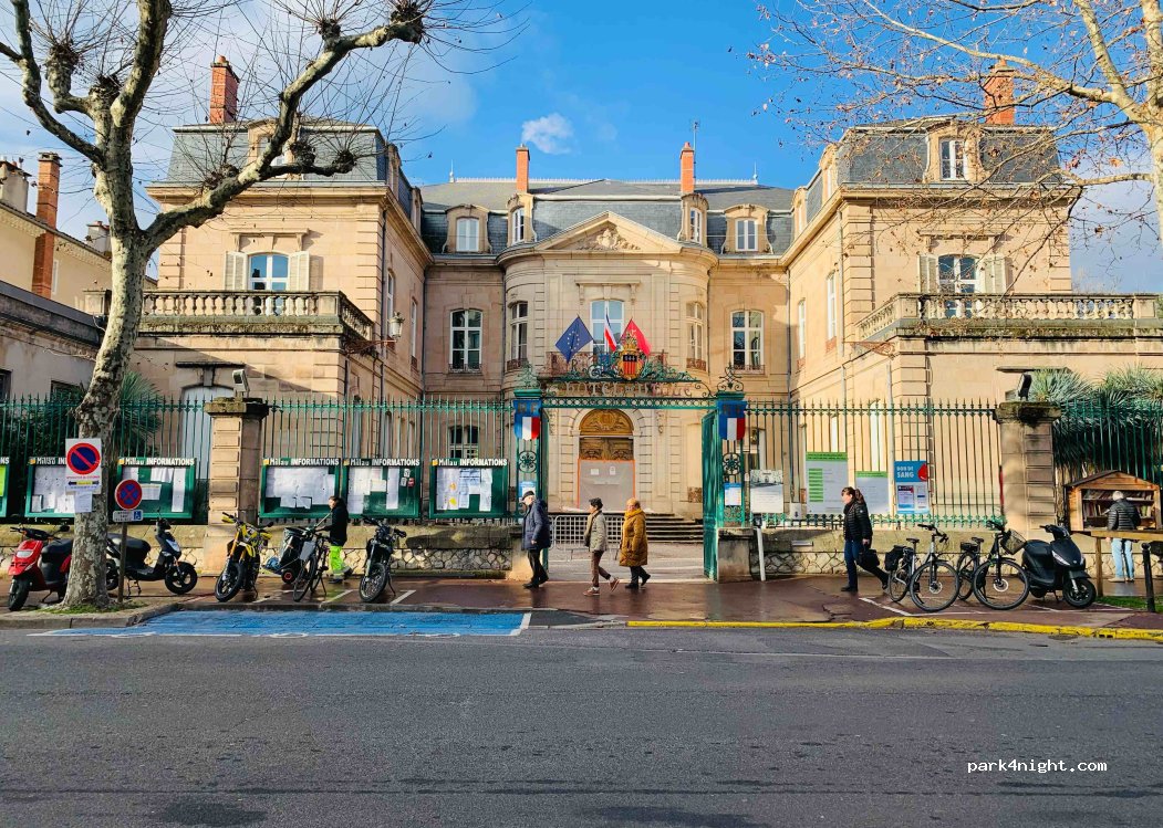 (12100) Millau - 12 Rue Raymond Delpuech — foto 2
