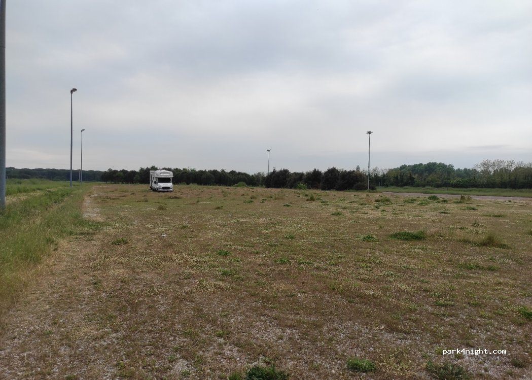 Area Sosta Camper Milano Marittima — foto