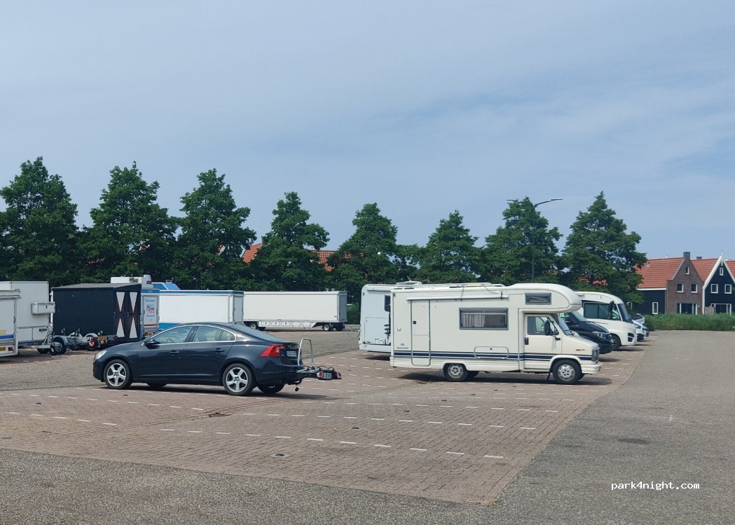 (1131 PM) Volendam - 1 Strandweg — foto
