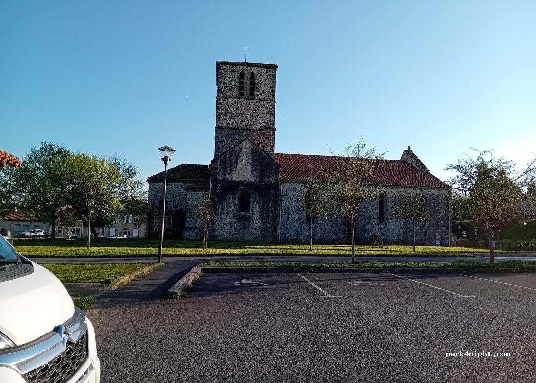 (16500) Confolens - 4 Rue du Commandant Gary — foto
