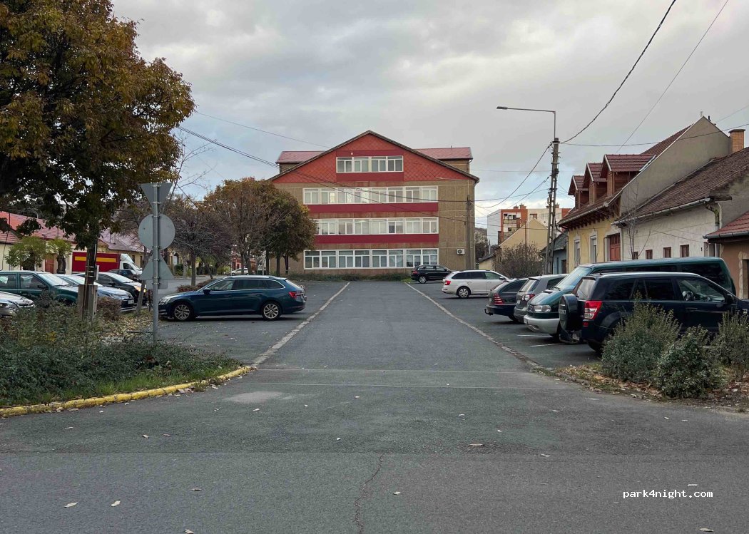 (3200) Gyöngyös - 15 Erzsébet királyné utca — foto 2