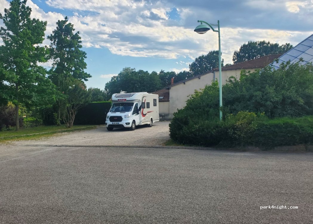 (38150) Bougé-Chambalud - 6 Place de la Mairie — foto