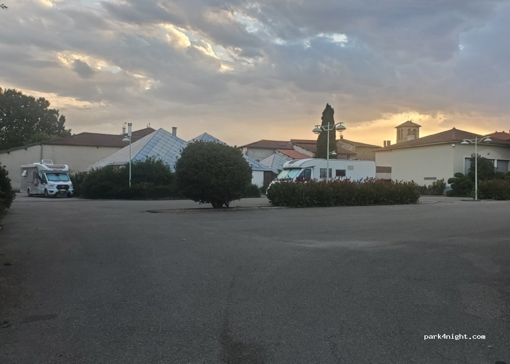 (38150) Bougé-Chambalud - 6 Place de la Mairie — foto 2