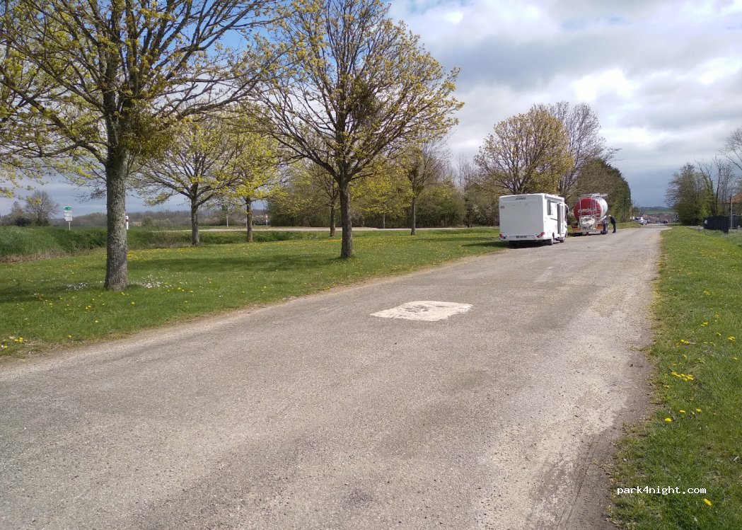 (02540) Viels-Maisons - 27 Route de Paris — foto 2
