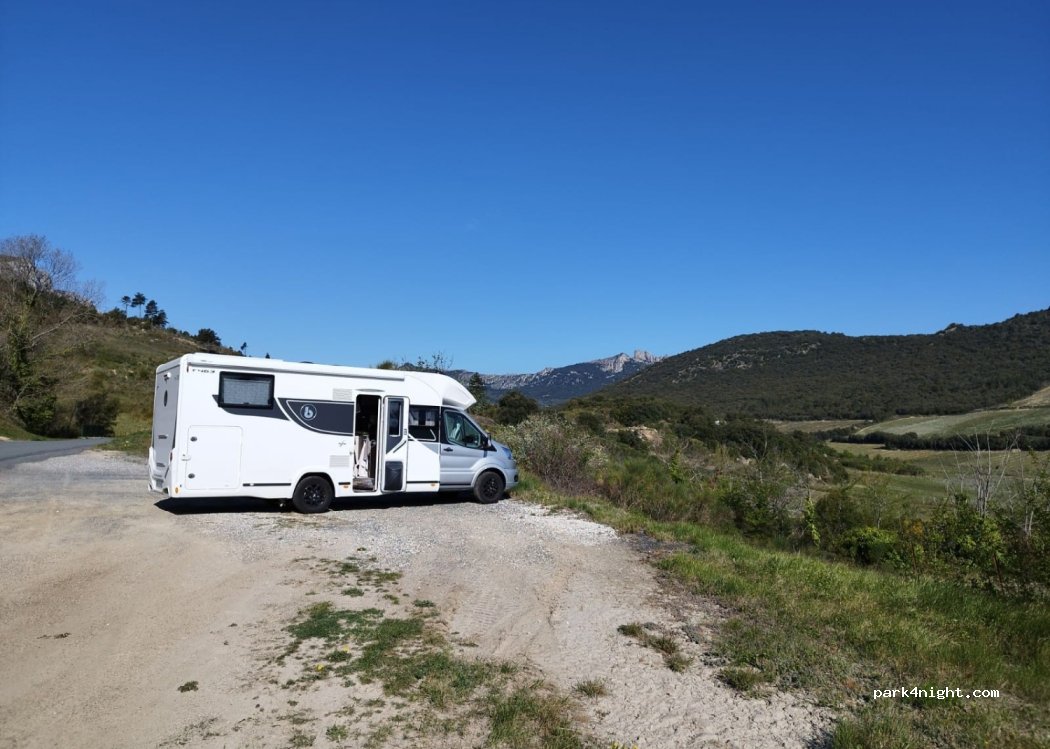 (11350) Cucugnan - Route de Duilhac — foto