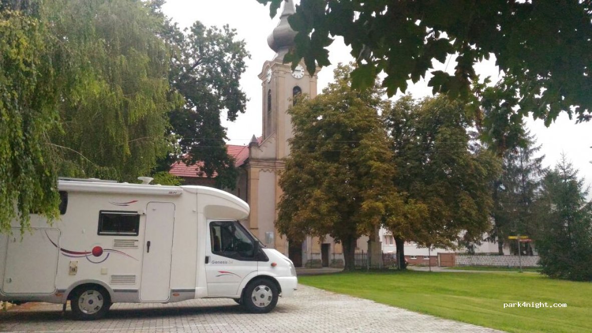 (930 13) Trhová Hradská - 2A Školská — foto