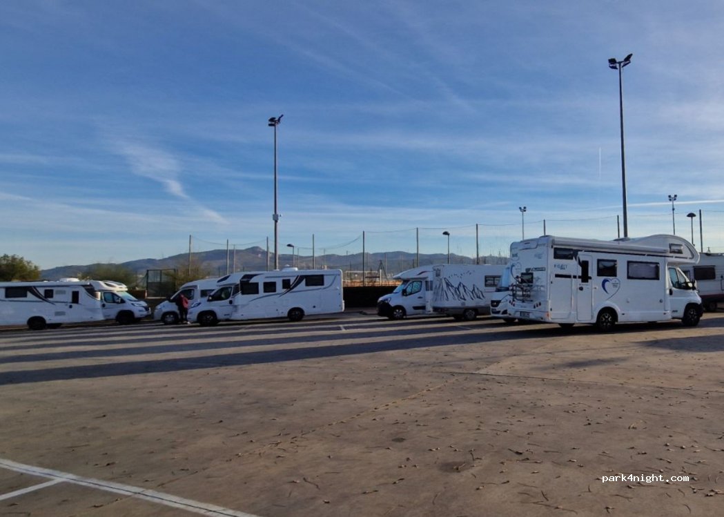 Zona d'estacionament d'autocaravanes Can Julià — foto 4