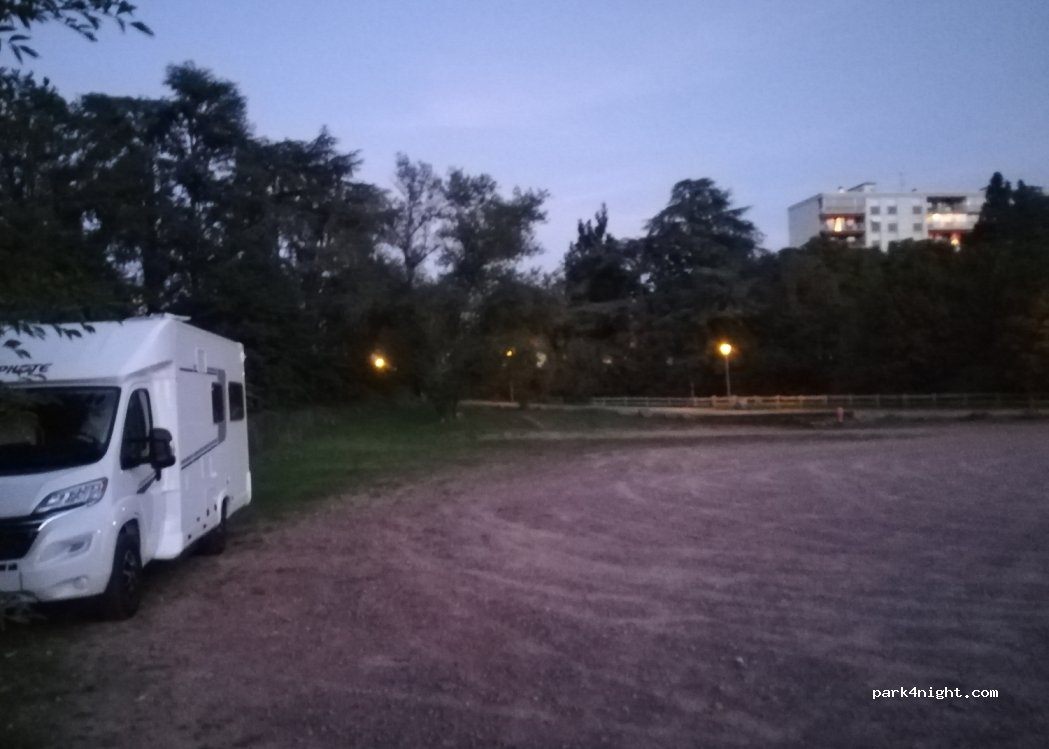 (42300) Roanne - 1 Allée Claude Barge — foto 2