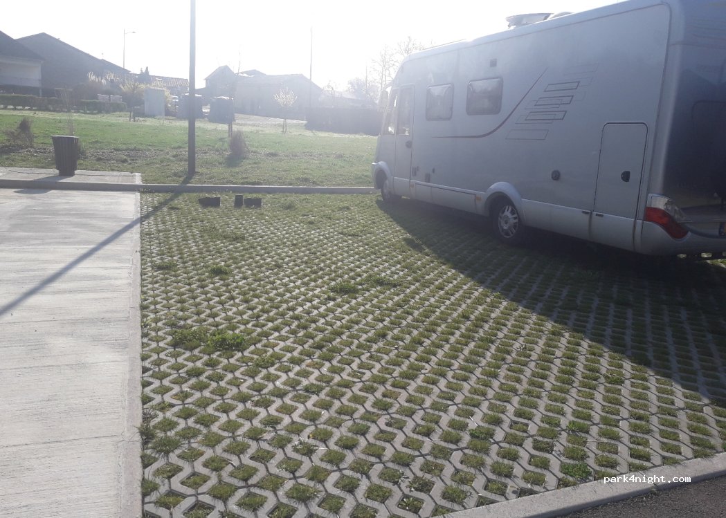 Stationnement de Camping-car de Soulaines-Dhuys — foto 3