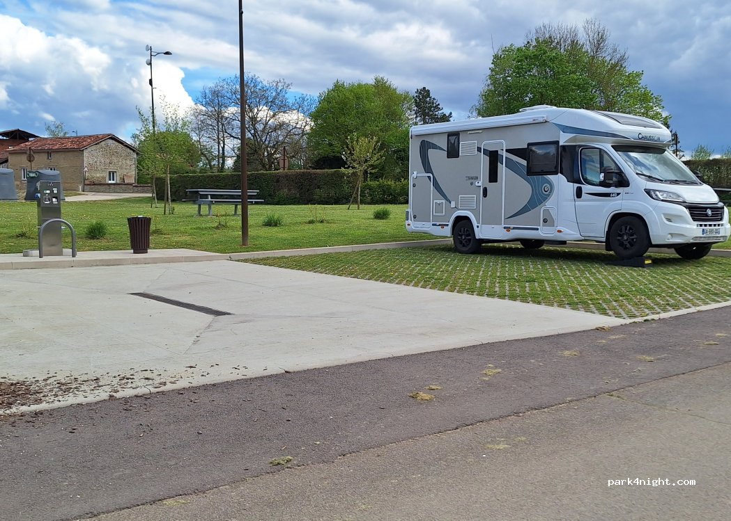 Stationnement de Camping-car de Soulaines-Dhuys — foto 5