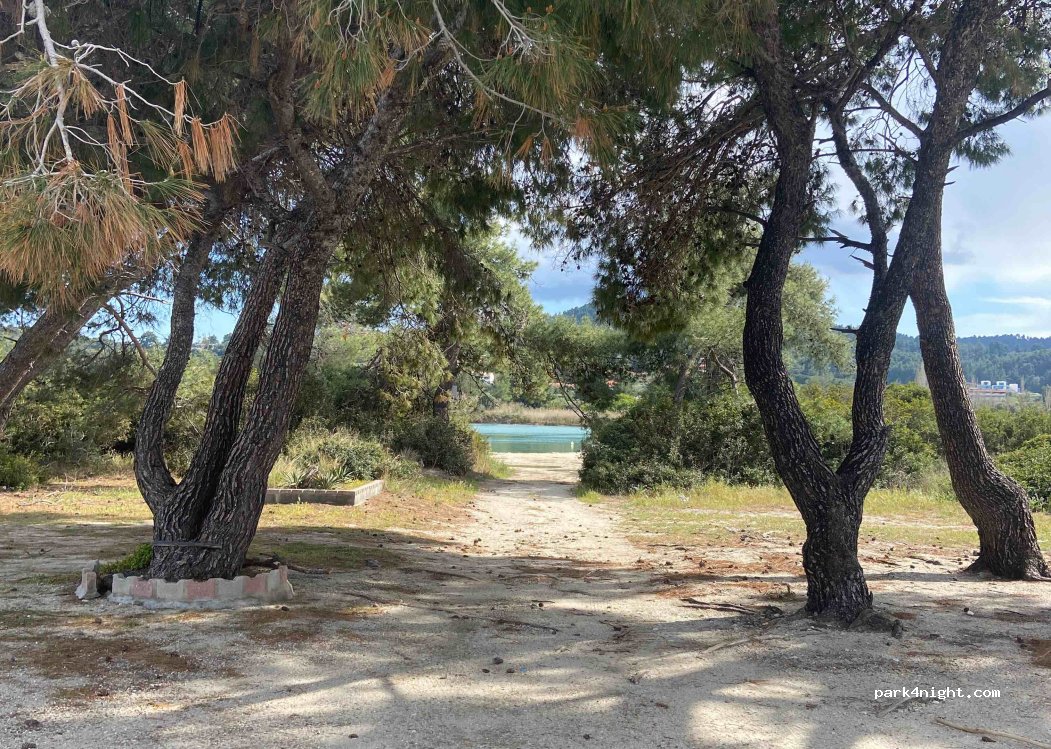 (630 85) Pefkochori - — foto