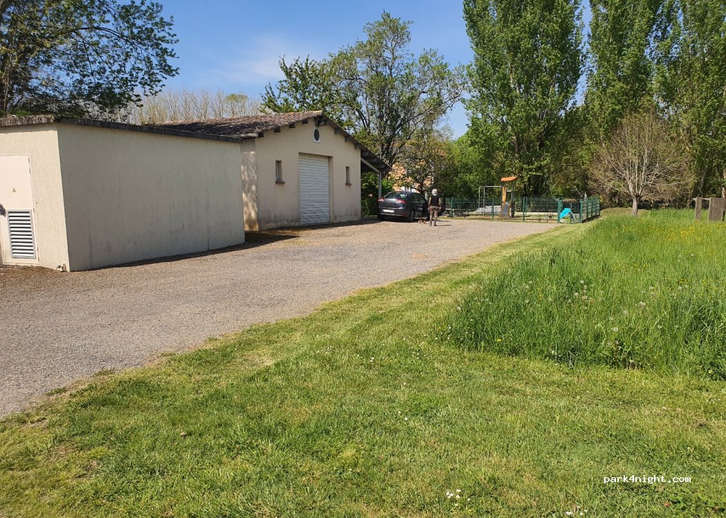 (32450) Aurimont - 5 Place du Village — foto