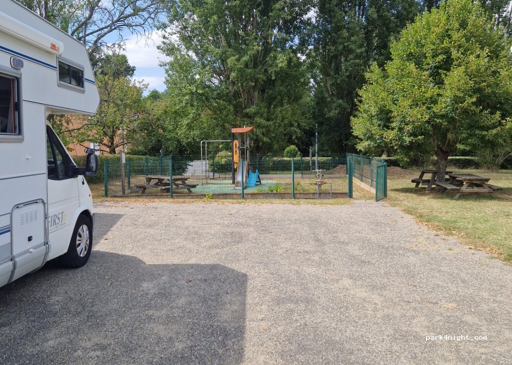 (32450) Aurimont - 5 Place du Village — foto 2