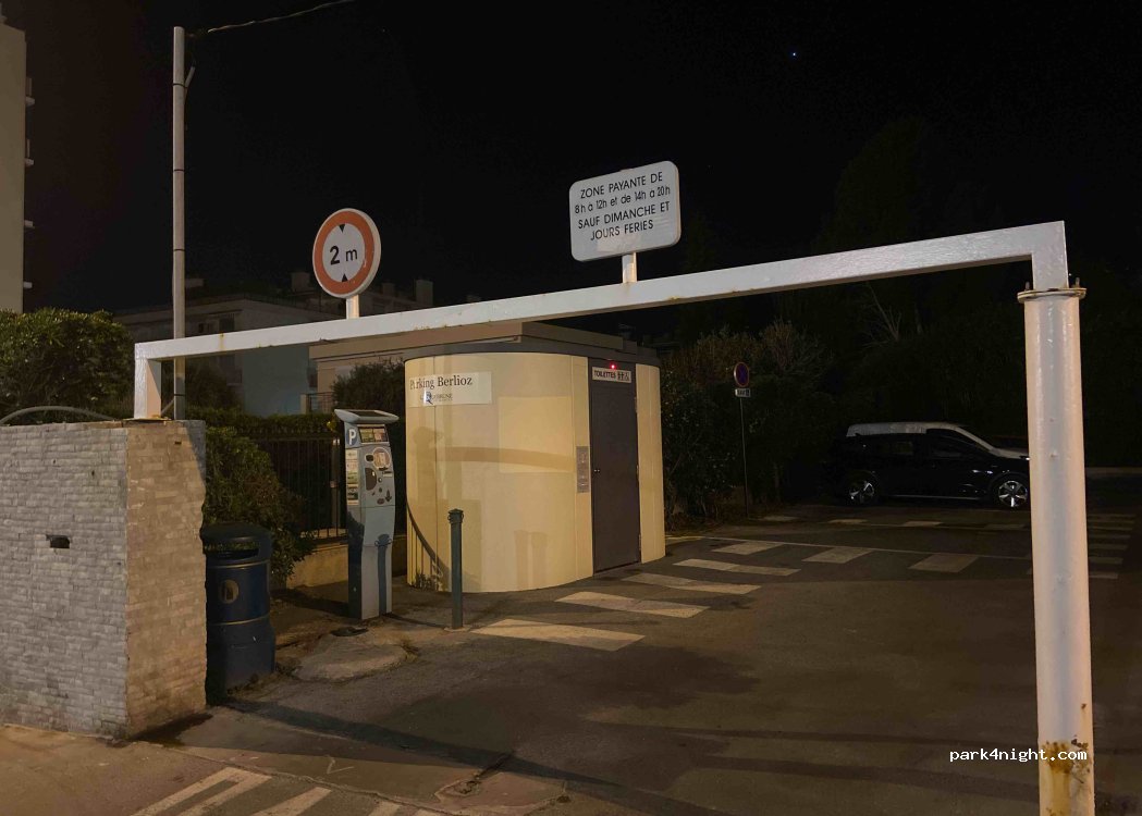 (06190) Roquebrune-Cap-Martin - 47 Avenue Robert Schumann — foto
