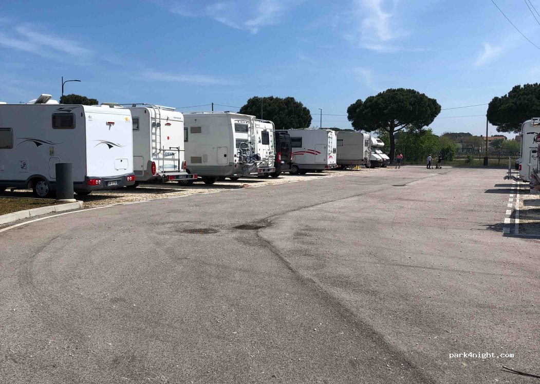 Area sosta camper Pinarella — foto 2