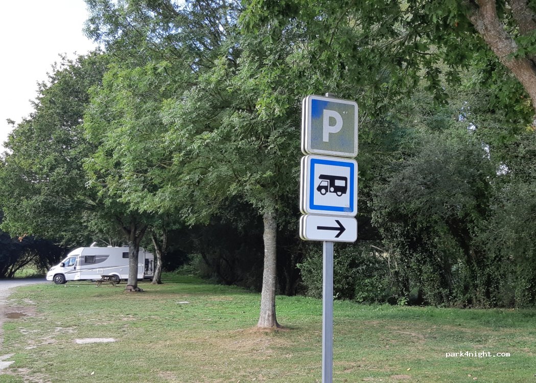 Aire camping car guerledan — foto