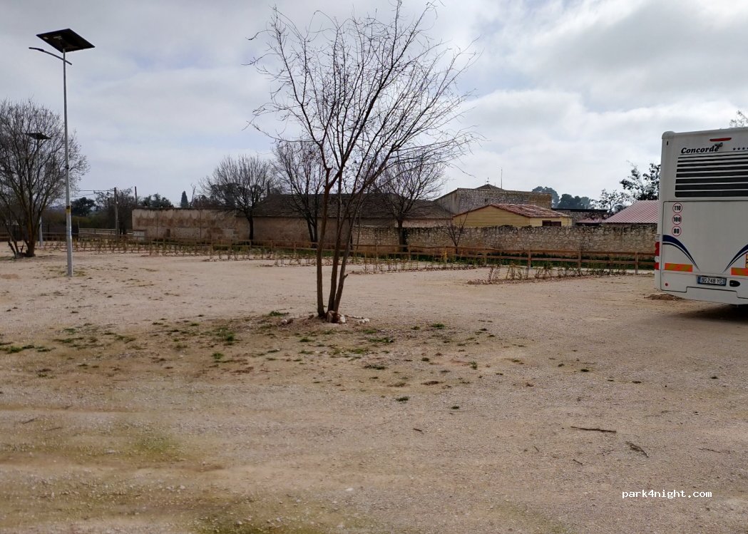 Área de Autocaravanas SIN servicios de Nuevo Baztán — foto 4