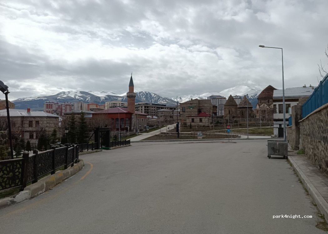 (25030) Yakutiye - 22 Çifte Minareler Sokak — foto 2