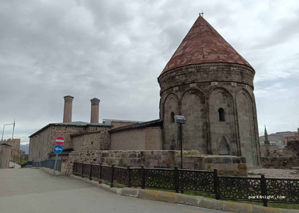 (25030) Yakutiye - 22 Çifte Minareler Sokak — foto 3