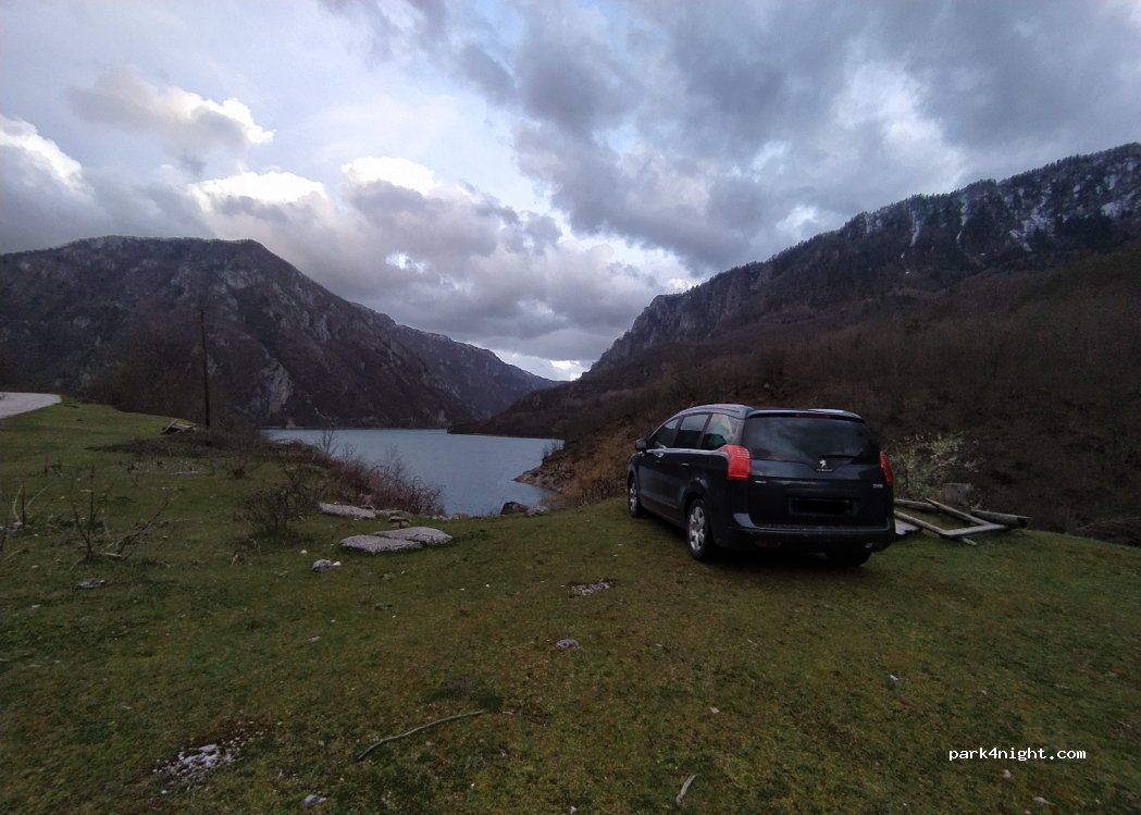 (81437) Mratinje - Unnamed Road — foto